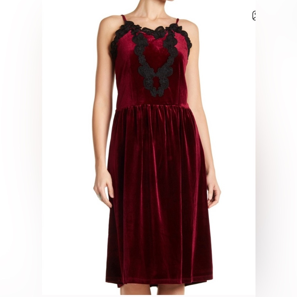 Elegant Velvet Burgundy Dress with Black Lace